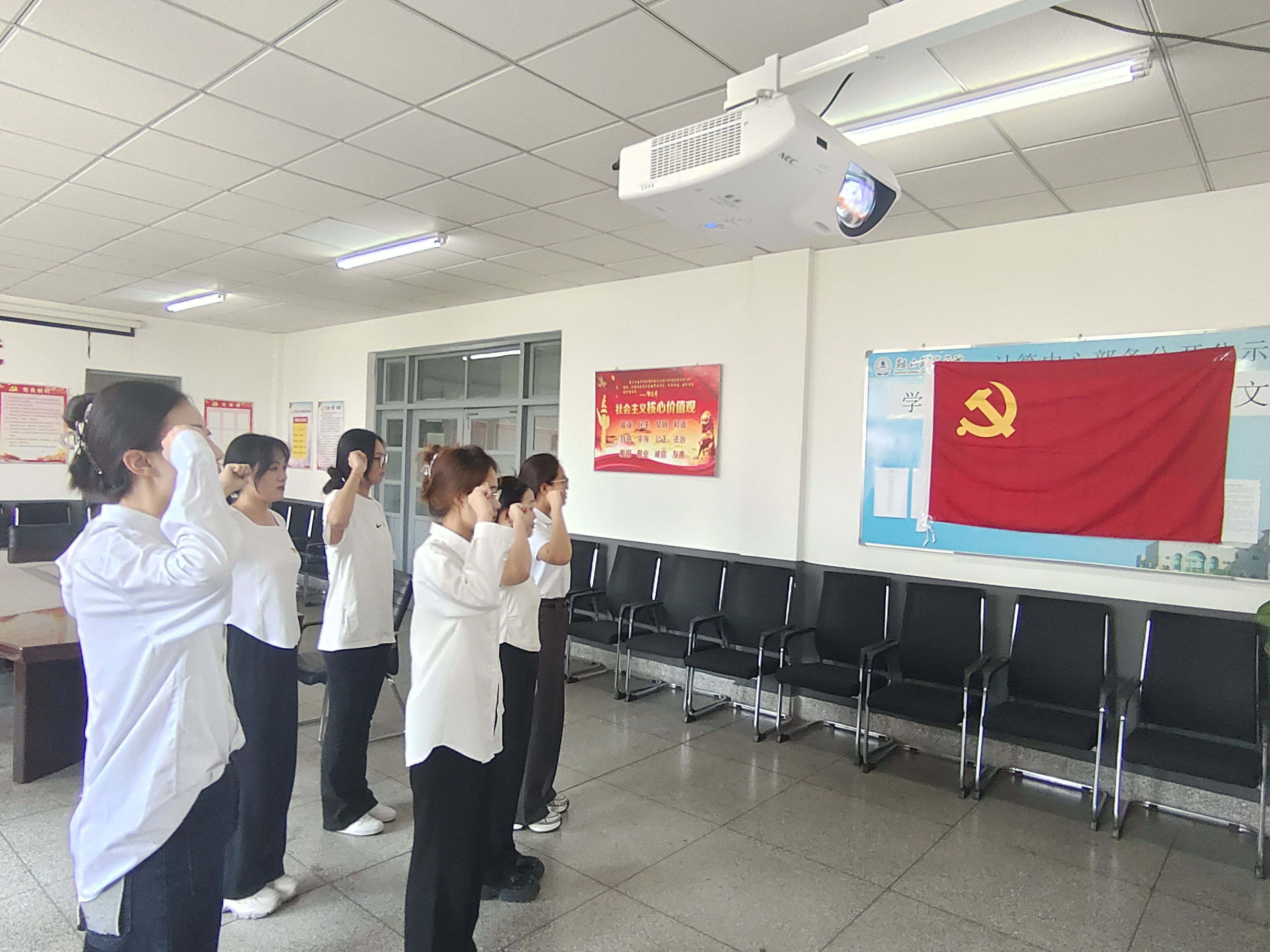 eeff21576dd7444b9f5b4a7c2acb8e64.jpg 一竞技官网